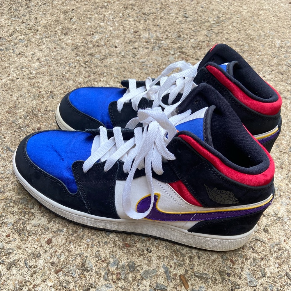 - Air Jordan 1 Mid SE Rivals Multi-Color - Picture 6 of 16